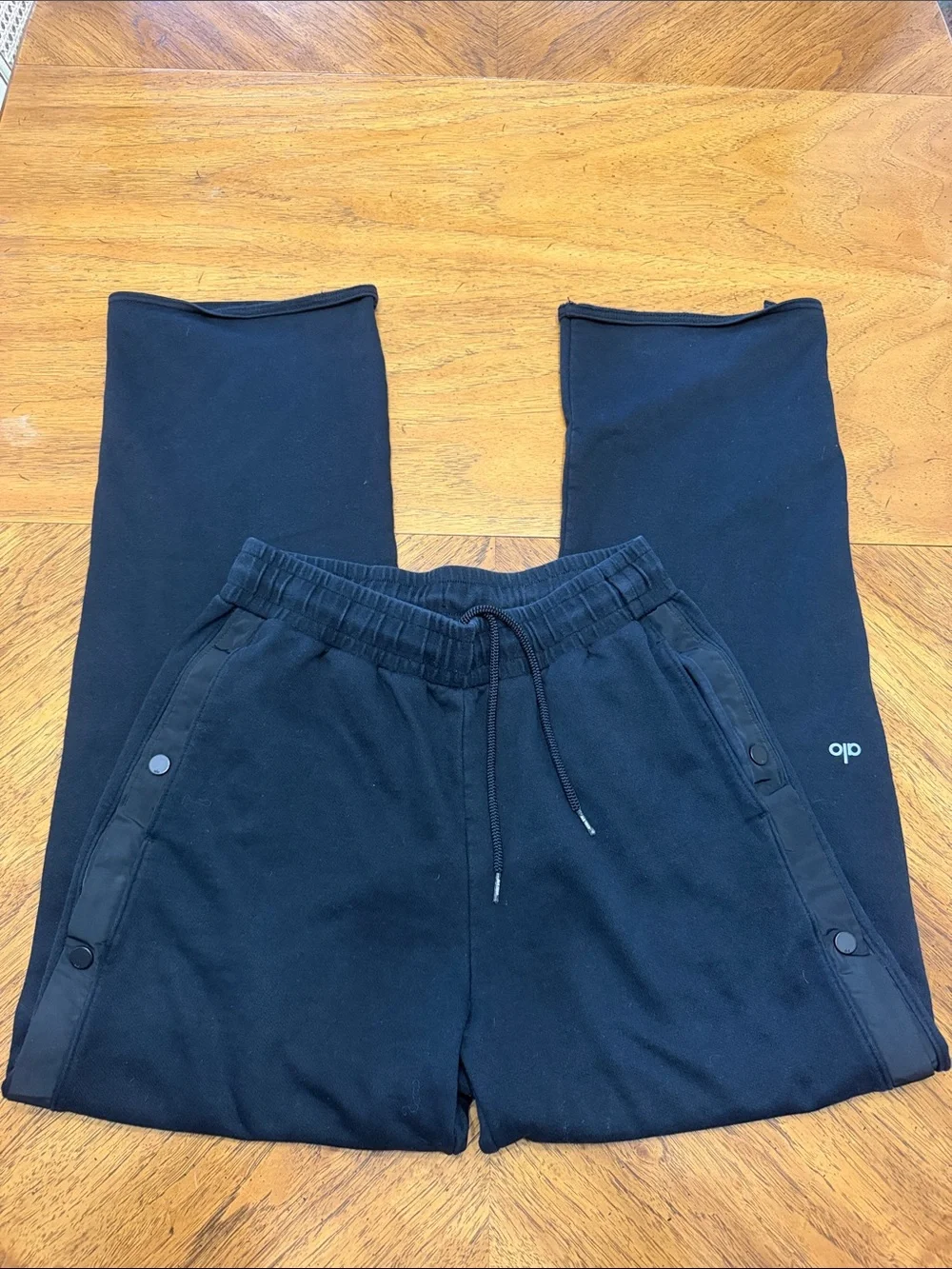 Alo Yoga Courtside Tearaway Sweats